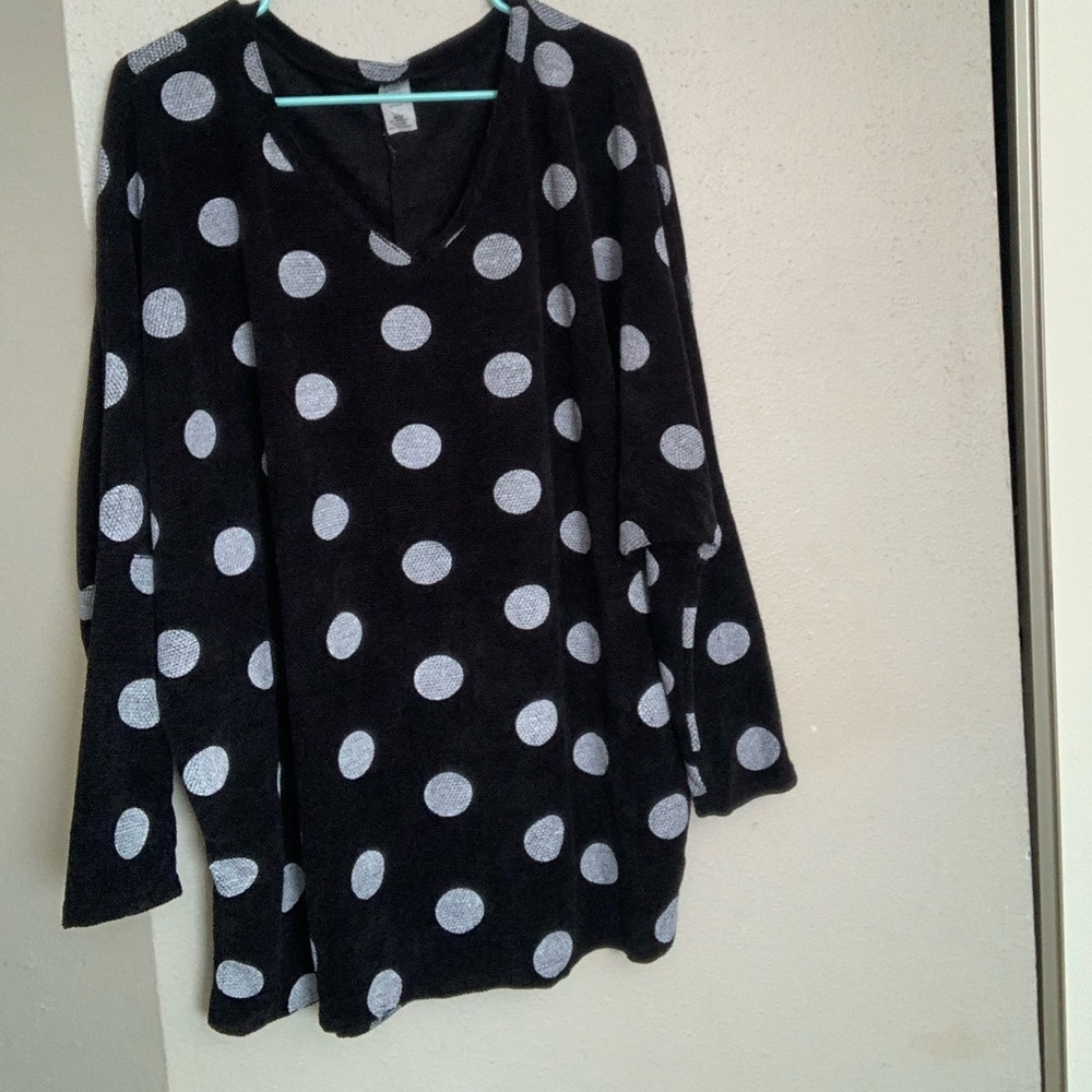LS top with polka dots. 2X. Gently worn.
